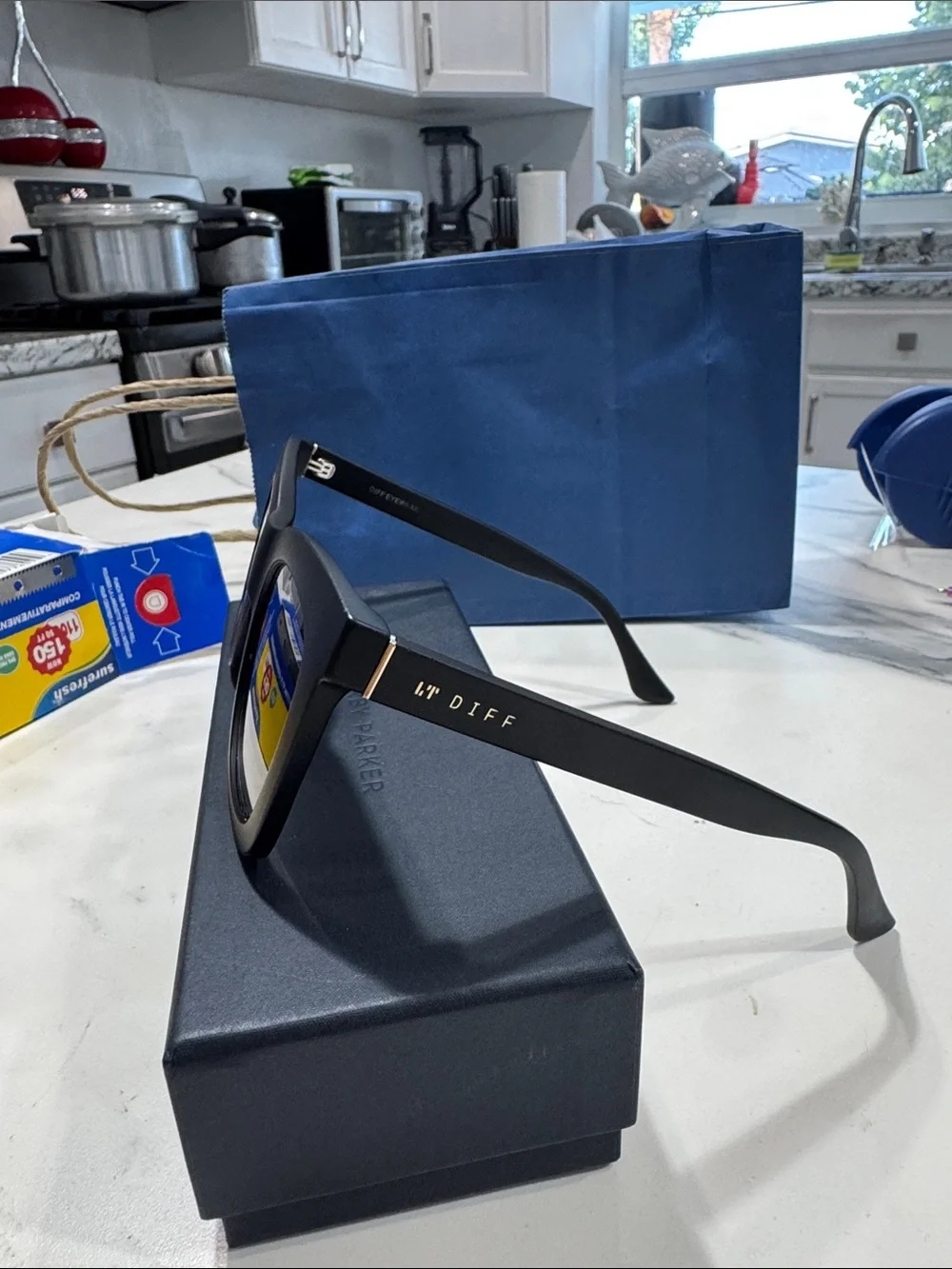 LT DIFF  Black Oversized Sunglasses with Purple Gradient Lenses